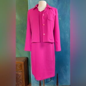 Vintage early 2000s work wear suit combo, sheath dress and jacket.Barbiecore!